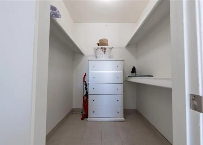 Apartment 209 Fully Furnished 1br Suite-prime Location