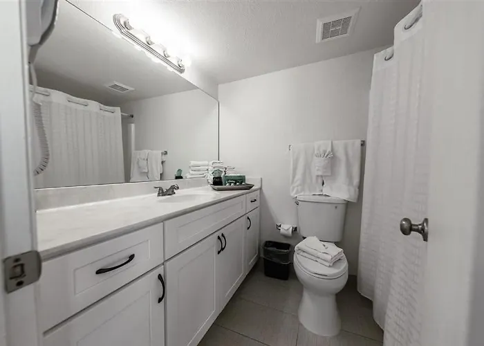 209 Fully Furnished 1br Suite-prime Location Apartment *