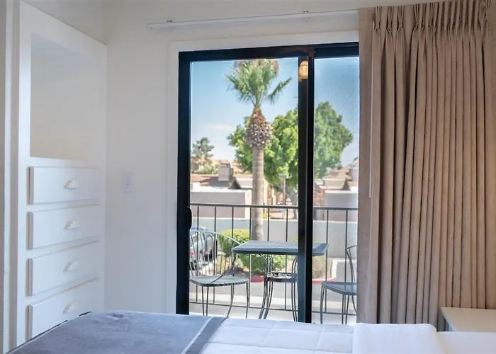 209 Fully Furnished 1br Suite-prime Location Apartment *