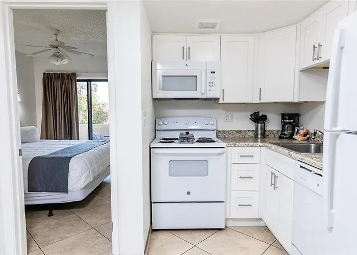 209 Fully Furnished 1br Suite-prime Location *