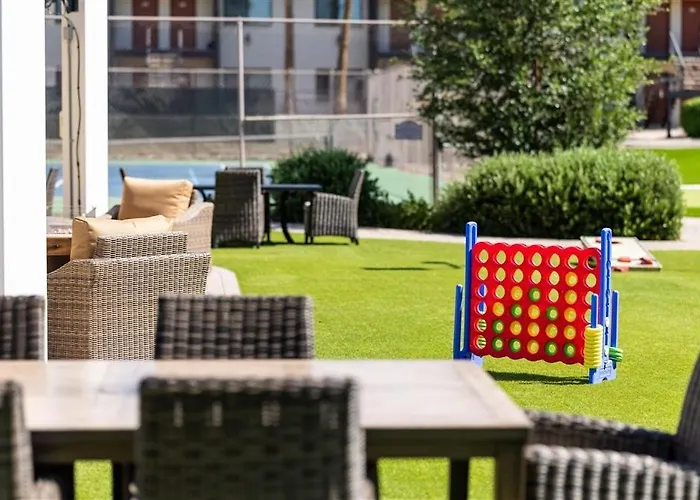 209 Fully Furnished 1br Suite-prime Location Apartment